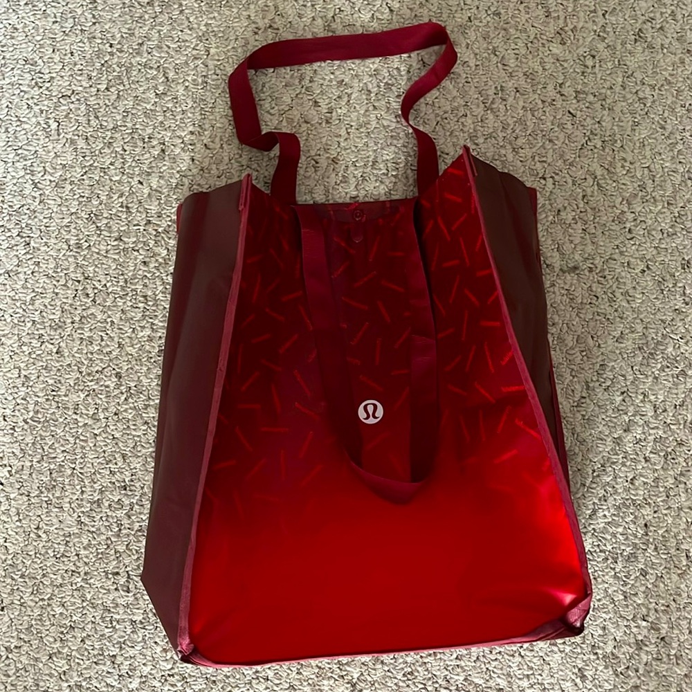 Red lululemon bag